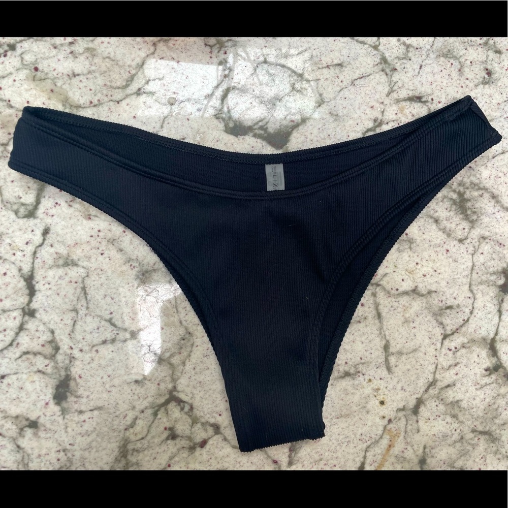 Black Ribbed Bikini - L - Picture 6 of 8
